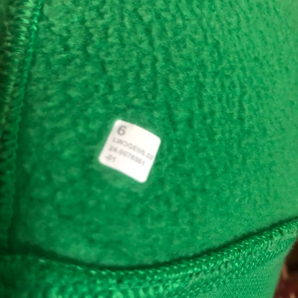 Lululemon Scuba Full-Zip Hoodie  Green , Size 6 great conditions